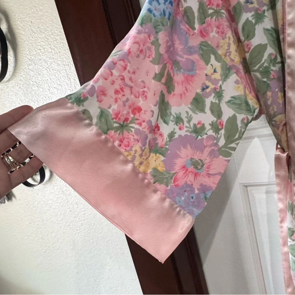Victoria's Secret Pastel Floral Satin Robe - Picture 6 of 9